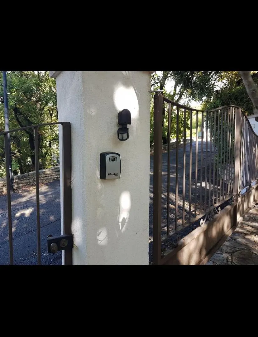 Charmante maisonnette indépendante à Goult en Luberon